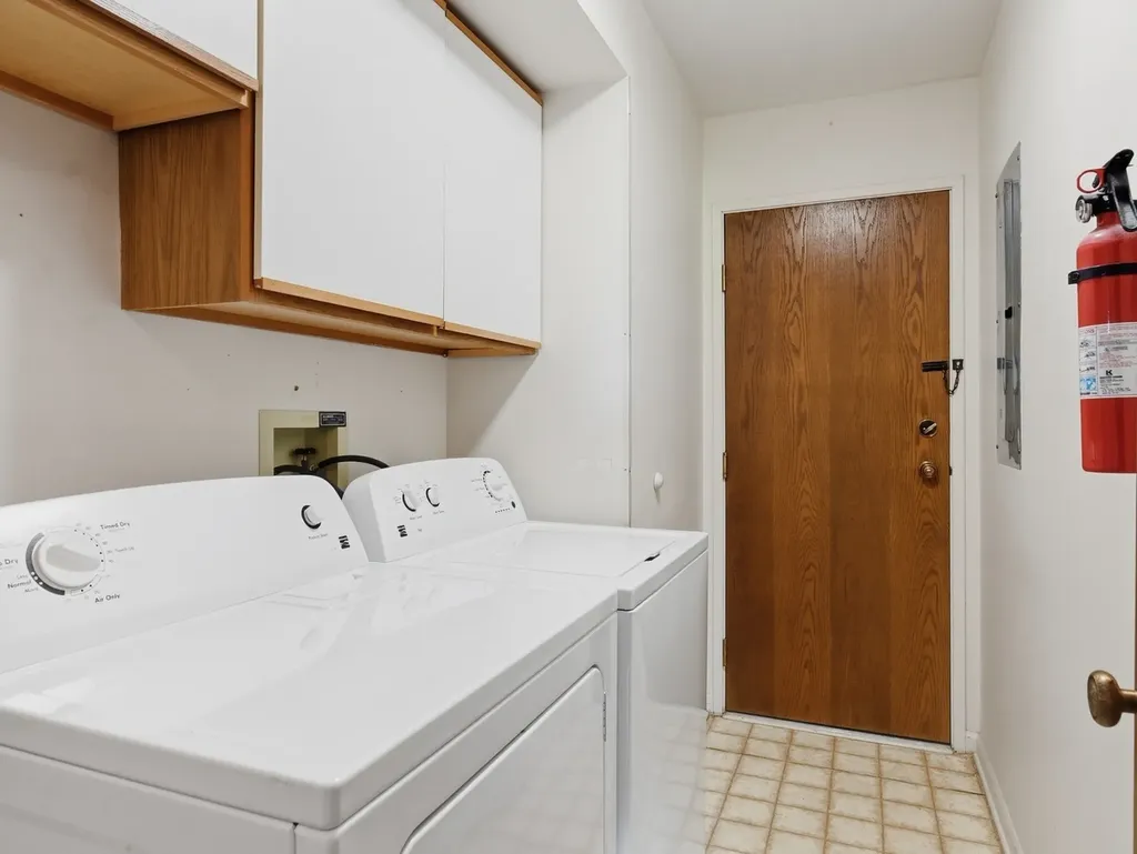 501 Lake Hinsdale Drive Willowbrook IL 60527