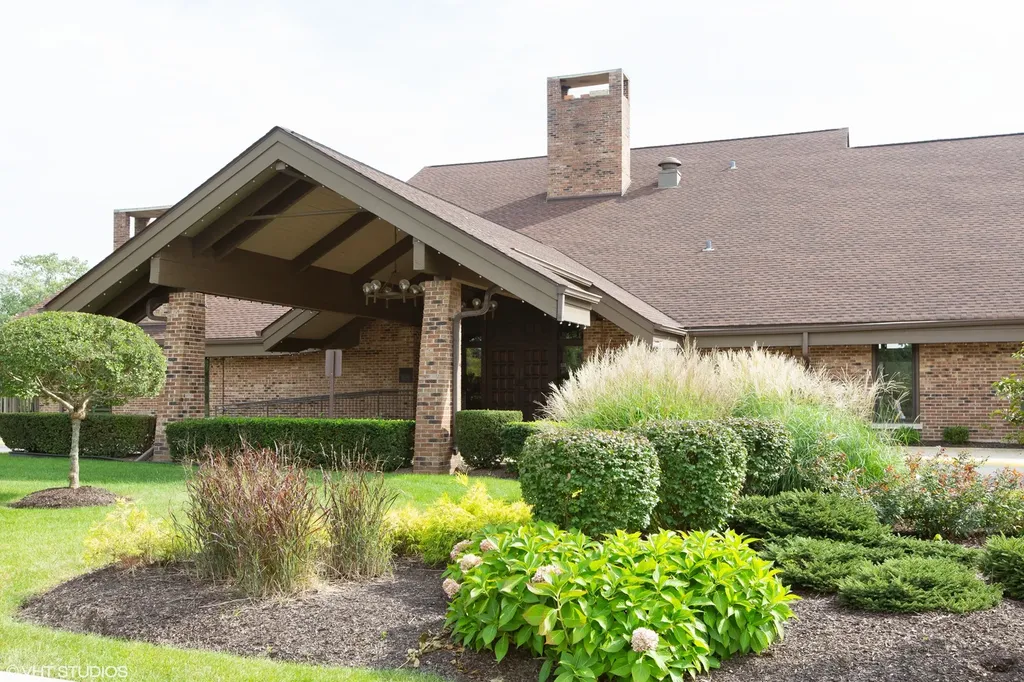501 Lake Hinsdale Drive Willowbrook IL 60527