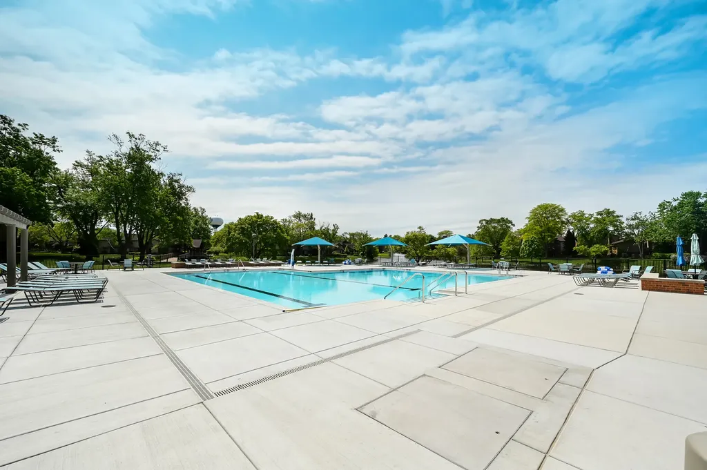501 Lake Hinsdale Drive Willowbrook IL 60527