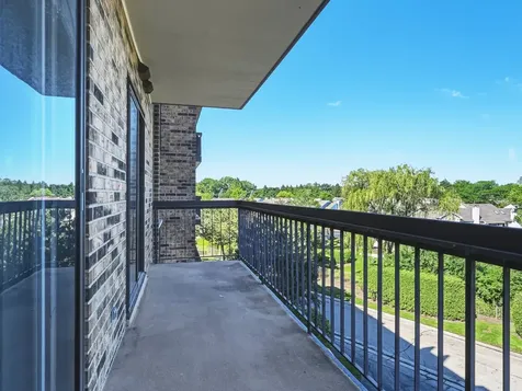 501 Lake Hinsdale Drive Willowbrook IL 60527