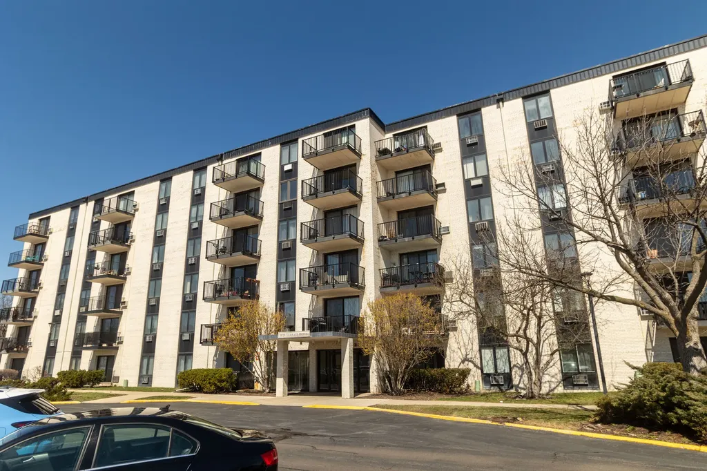 9128 West Terrace Drive Niles IL 60714