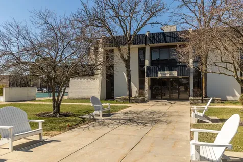 9128 West Terrace Drive Niles IL 60714