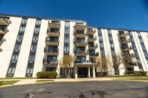 9128 West Terrace Drive Niles IL 60714