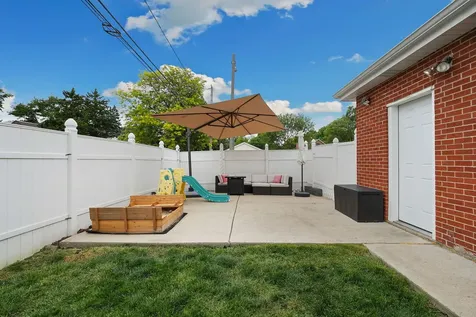 8900 South Utica Avenue Evergreen Park IL 60805
