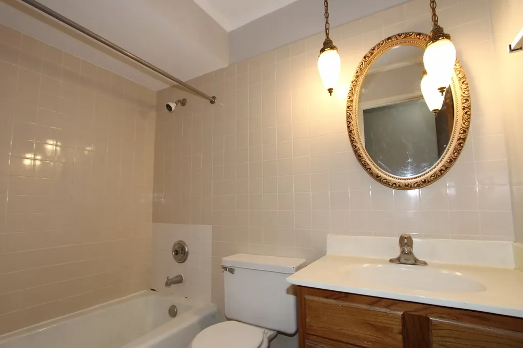297 Gregory Street Aurora IL 60504