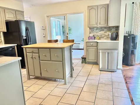 221 Rowe Drive Bloomington IL 61701
