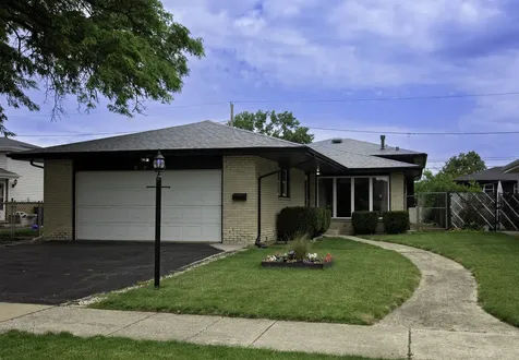 5220 138TH Street Crestwood IL 60418