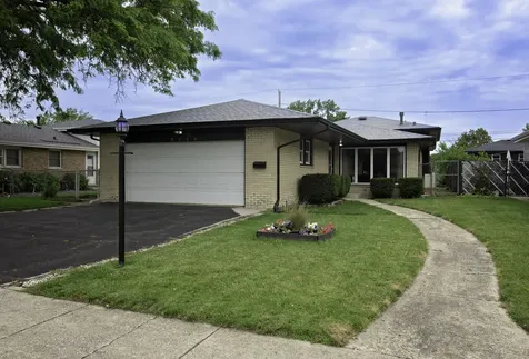 5220 138TH Street Crestwood IL 60418