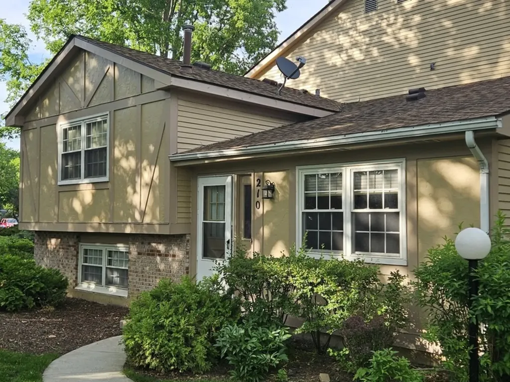 210 Redwood Court Vernon Hills IL 60061