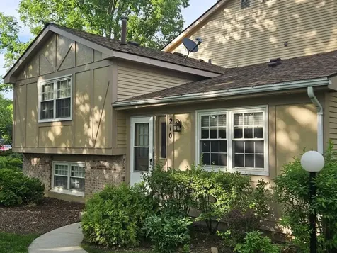 210 Redwood Court Vernon Hills IL 60061