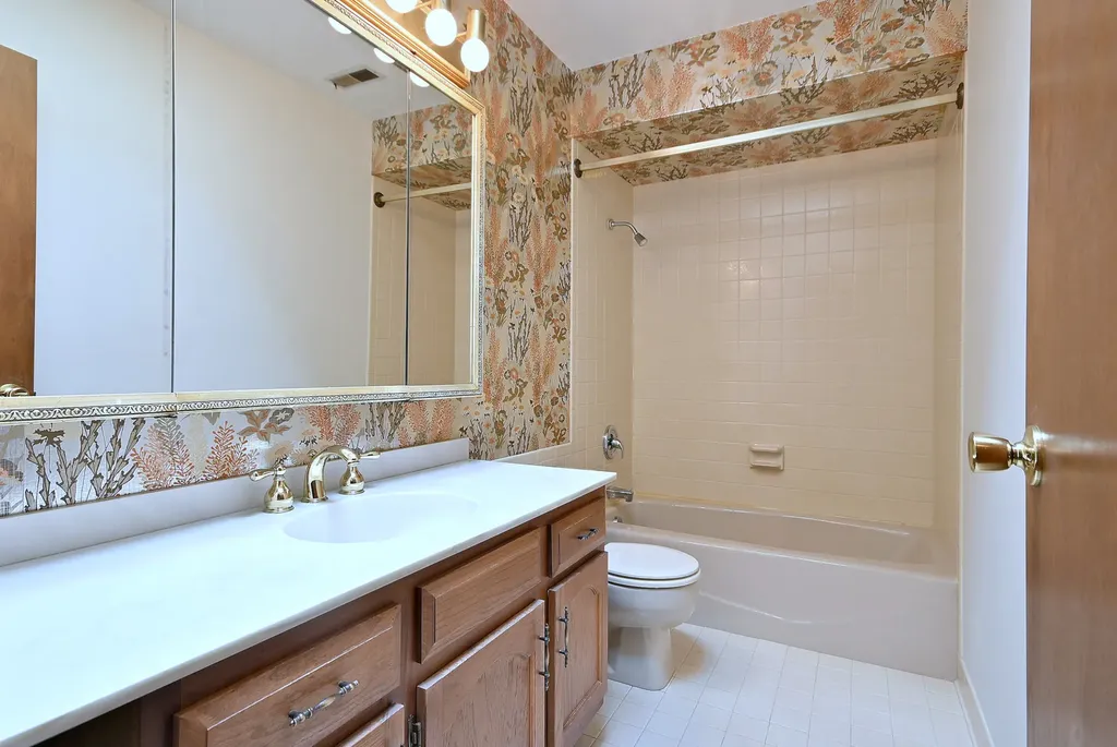 7728 West Gregory Street Chicago IL 60656