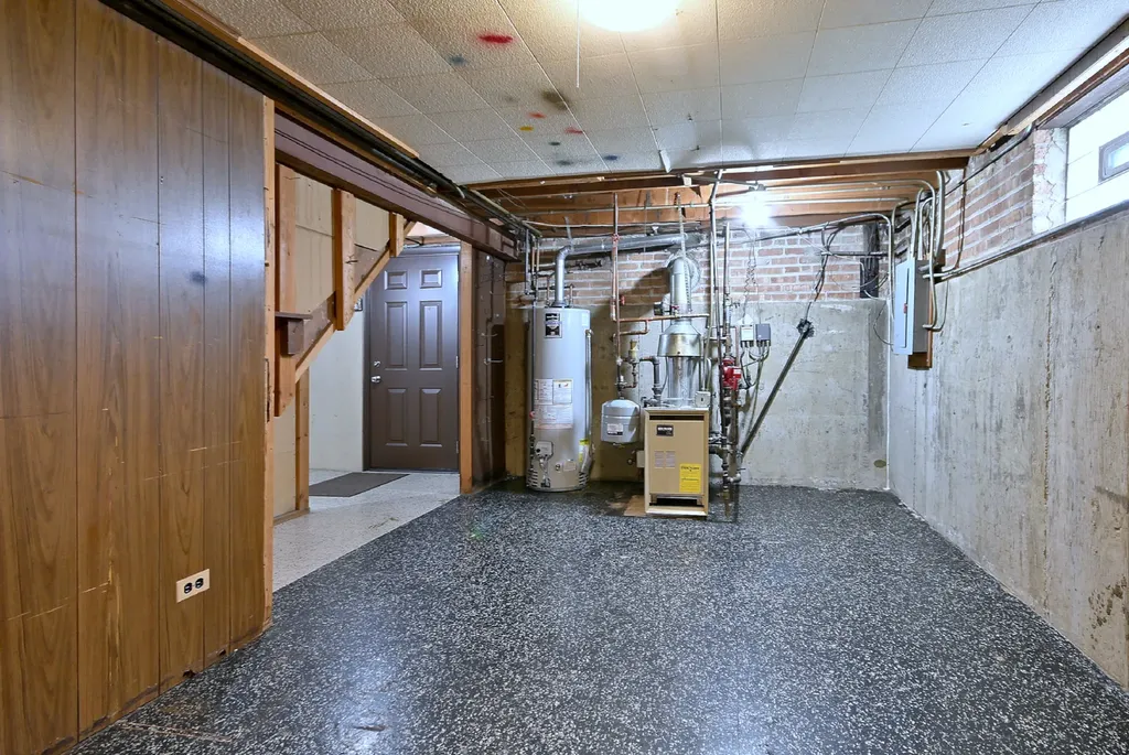 7728 West Gregory Street Chicago IL 60656