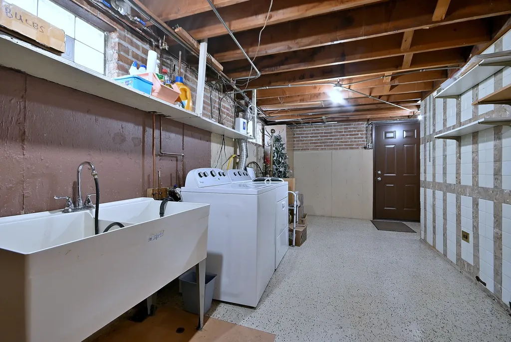 7728 West Gregory Street Chicago IL 60656