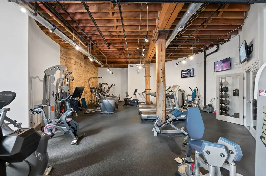 226 North Clinton Street Chicago IL 60661