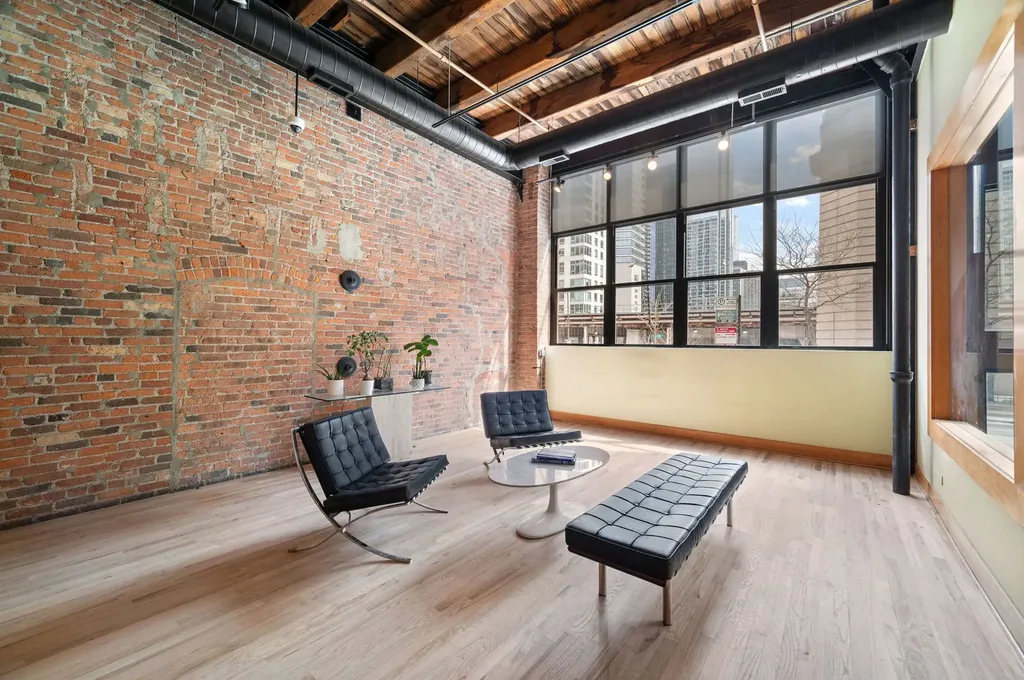 226 North Clinton Street Chicago IL 60661