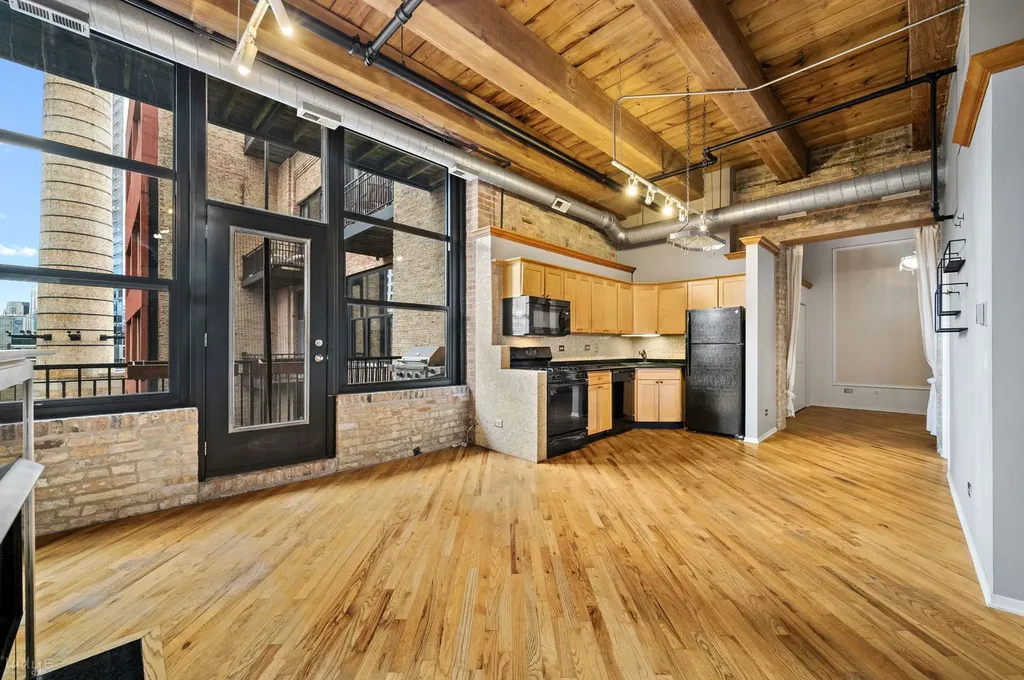 226 North Clinton Street Chicago IL 60661