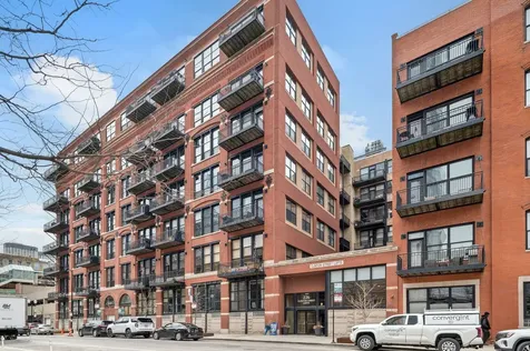226 North Clinton Street Chicago IL 60661