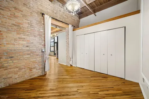 226 North Clinton Street Chicago IL 60661
