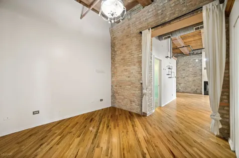 226 North Clinton Street Chicago IL 60661
