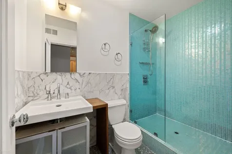 226 North Clinton Street Chicago IL 60661