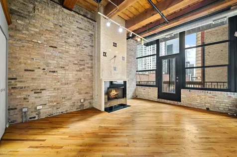 226 North Clinton Street Chicago IL 60661