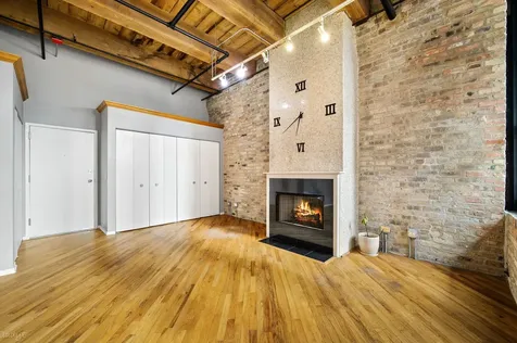 226 North Clinton Street Chicago IL 60661