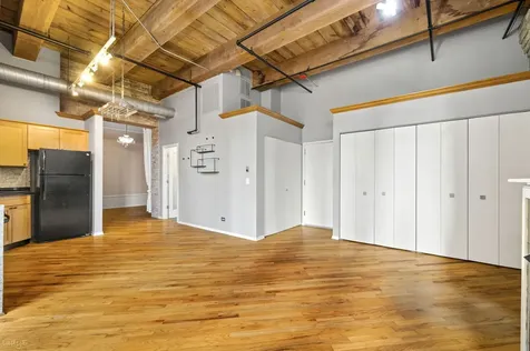 226 North Clinton Street Chicago IL 60661