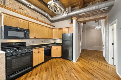 226 North Clinton Street Chicago IL 60661