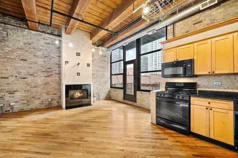 226 North Clinton Street Chicago IL 60661