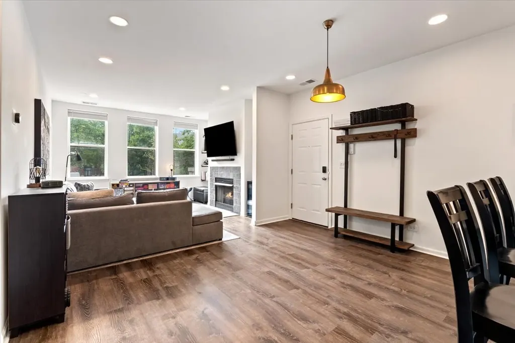 1245 North Orleans Street Chicago IL 60610
