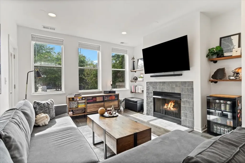 1245 North Orleans Street Chicago IL 60610
