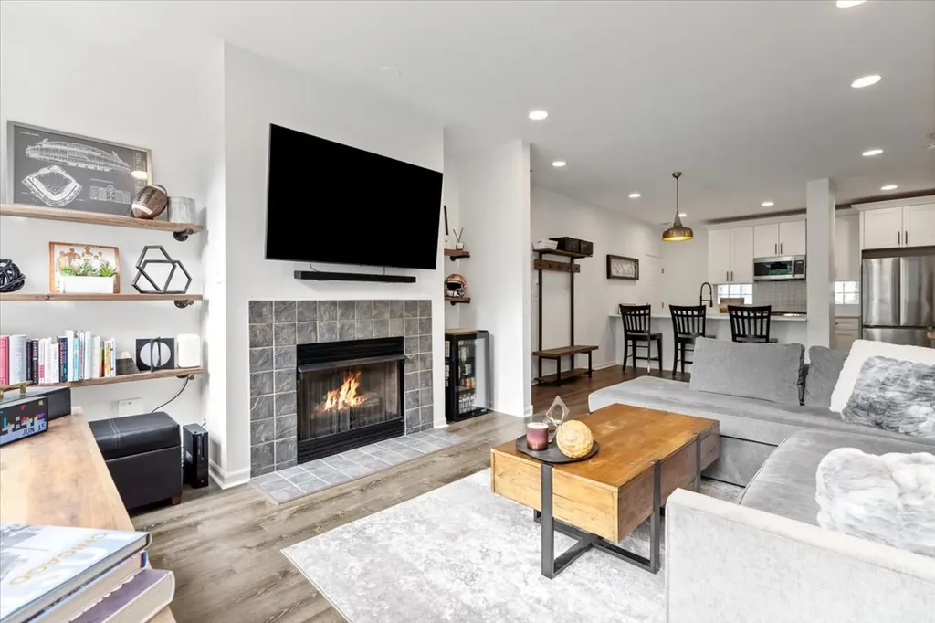 1245 North Orleans Street Chicago IL 60610