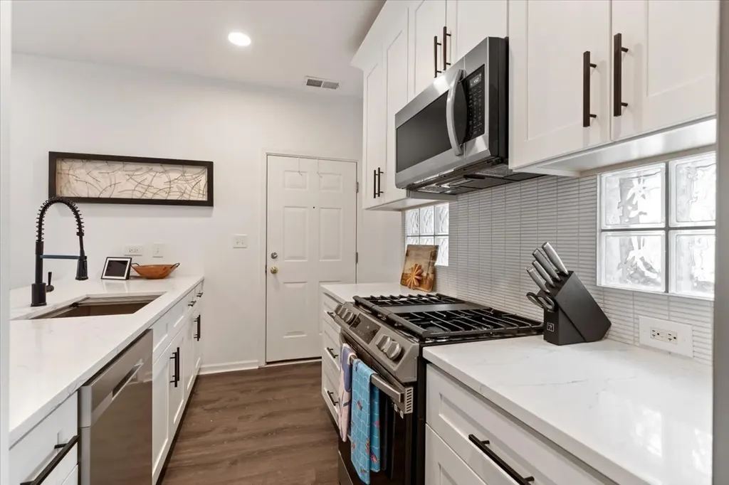 1245 North Orleans Street Chicago IL 60610