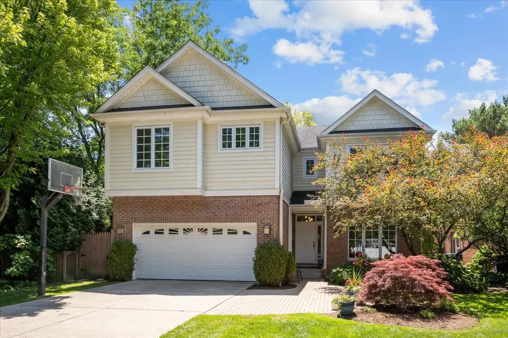 2211 Schiller Avenue Wilmette IL 60091