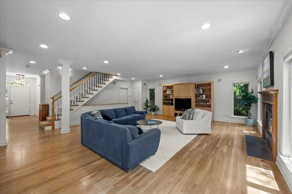 2211 Schiller Avenue Wilmette IL 60091