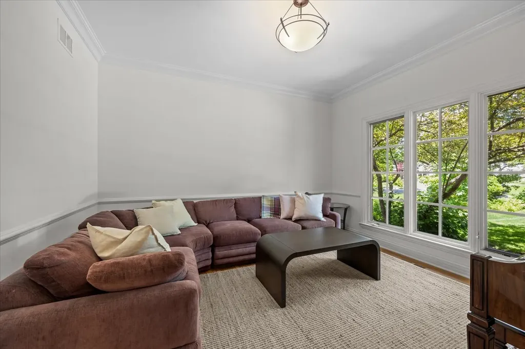 2211 Schiller Avenue Wilmette IL 60091