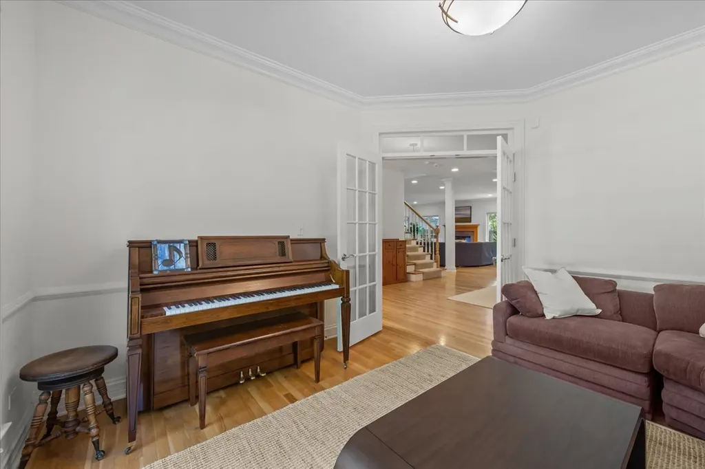 2211 Schiller Avenue Wilmette IL 60091
