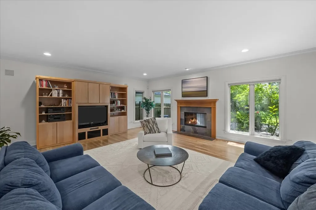 2211 Schiller Avenue Wilmette IL 60091