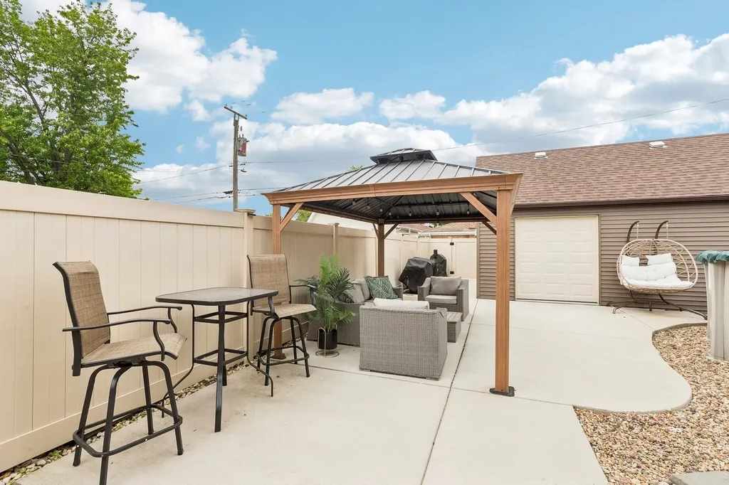 5742 South Rutherford Avenue Chicago IL 60638