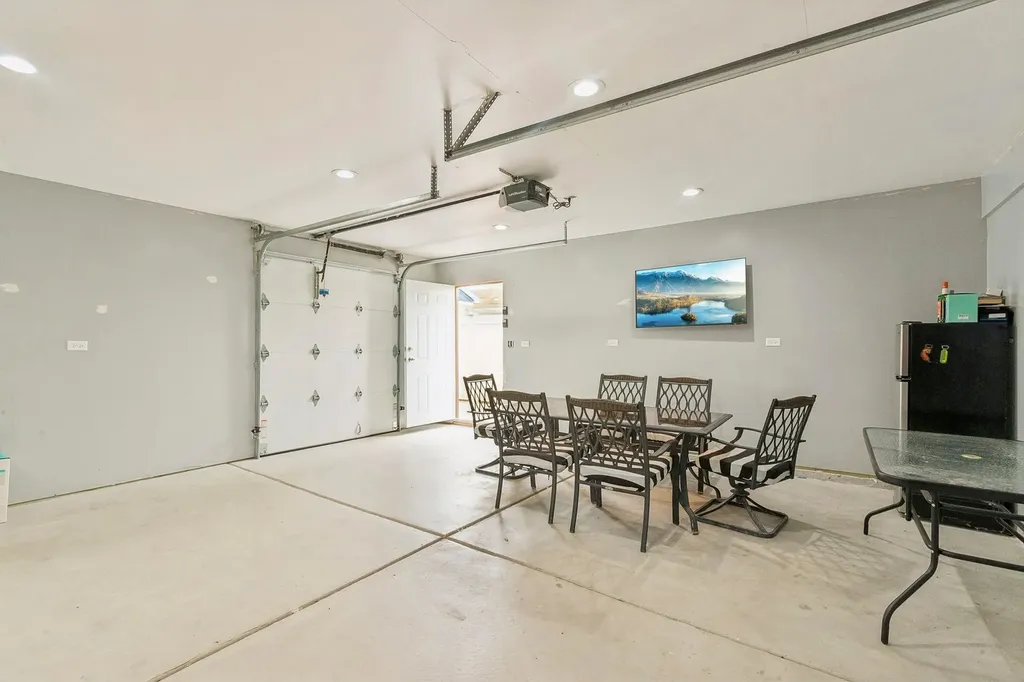 5742 South Rutherford Avenue Chicago IL 60638