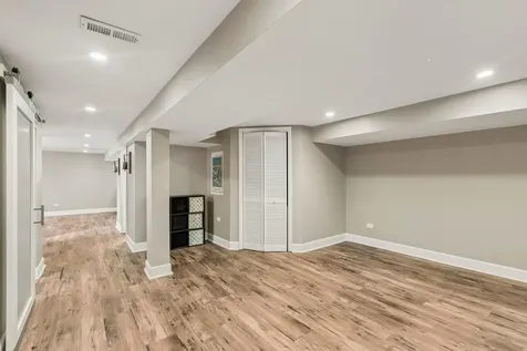 5742 South Rutherford Avenue Chicago IL 60638