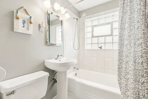 5742 South Rutherford Avenue Chicago IL 60638