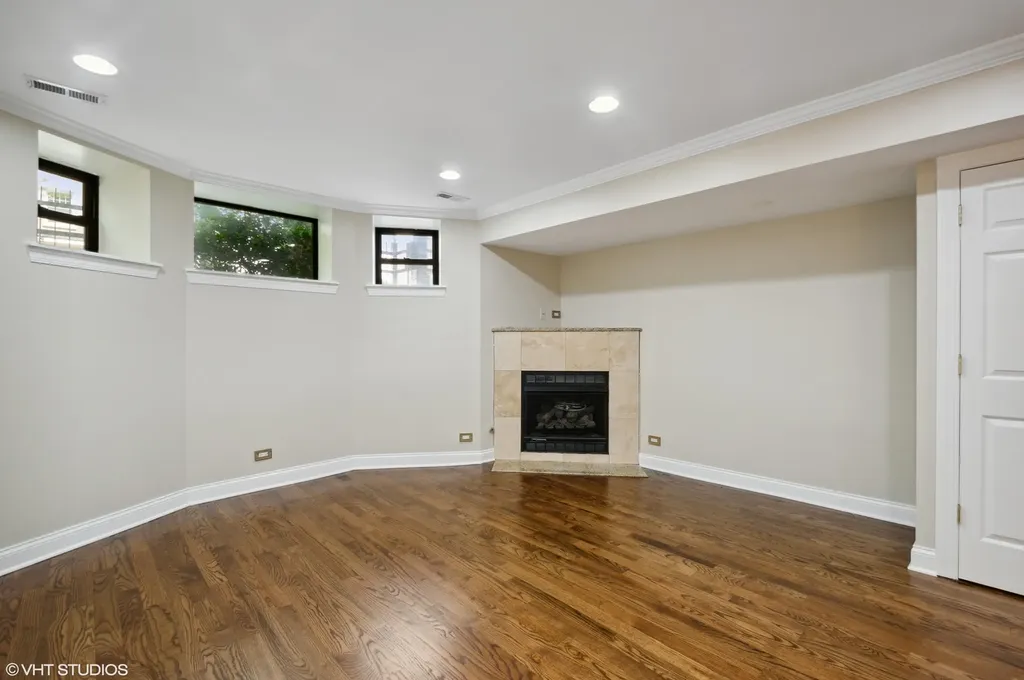 929 West Eastwood Avenue Chicago IL 60640