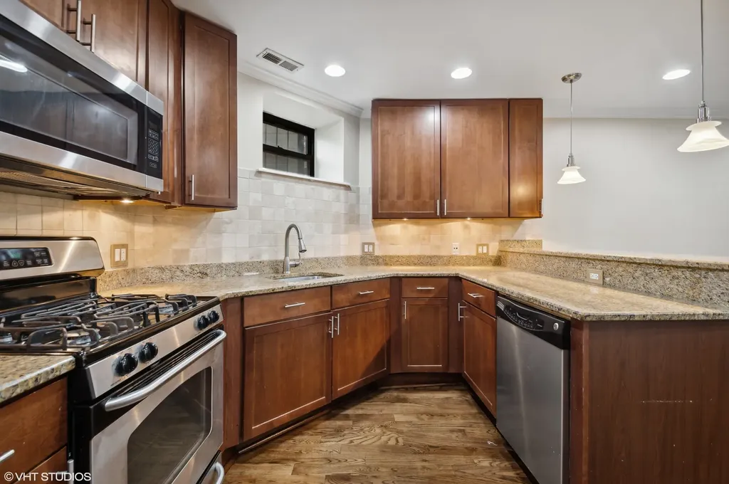 929 West Eastwood Avenue Chicago IL 60640