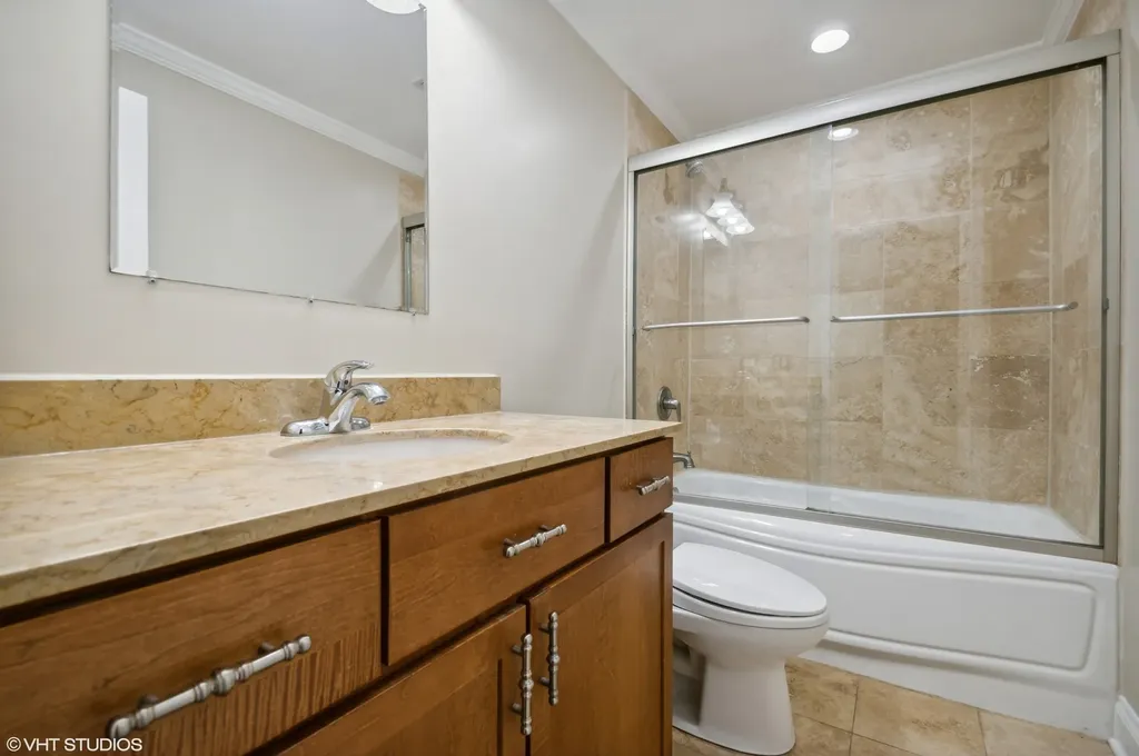 929 West Eastwood Avenue Chicago IL 60640