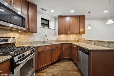 929 West Eastwood Avenue Chicago IL 60640