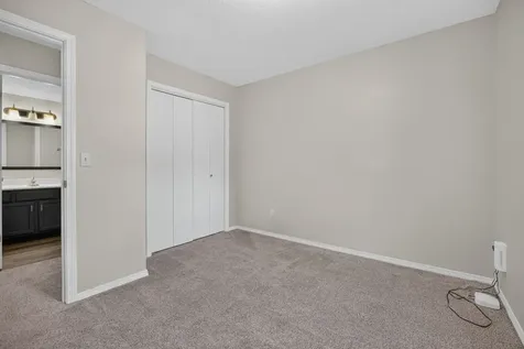 8 Rounds Road Bloomington IL 61704