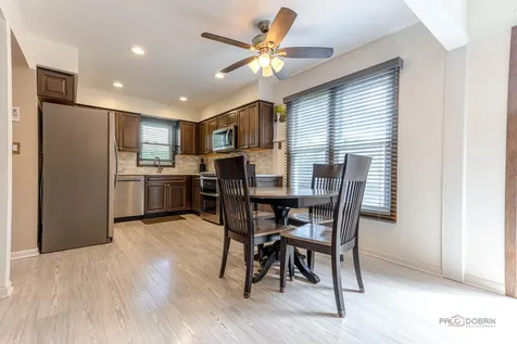 135 Newtown Drive Buffalo Grove IL 60089