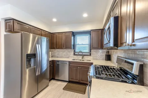 135 Newtown Drive Buffalo Grove IL 60089
