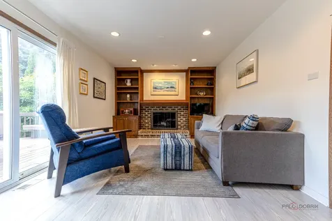 135 Newtown Drive Buffalo Grove IL 60089